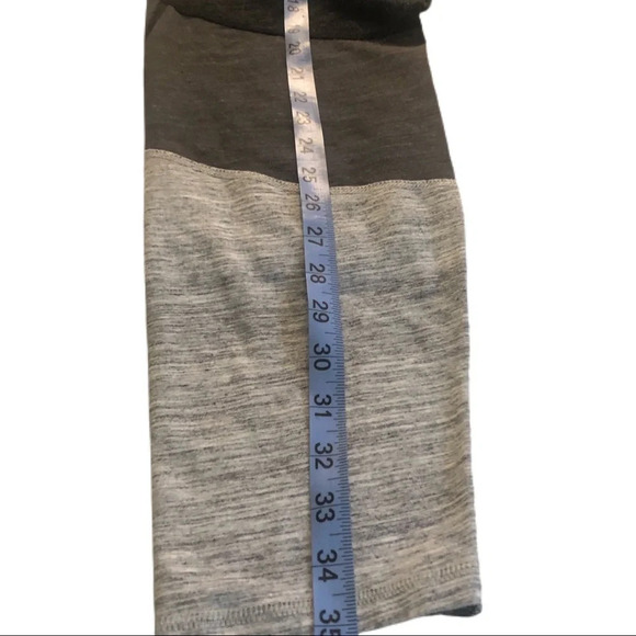 Athletic work out capris.Size Large gray and black - Picture 4 of 6